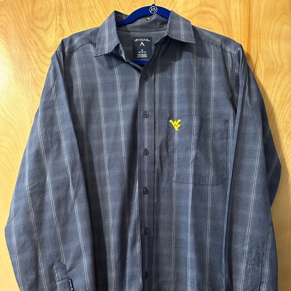 West Virginia Mountaineers Men’s size M Antigua WVU men’s button down shirt